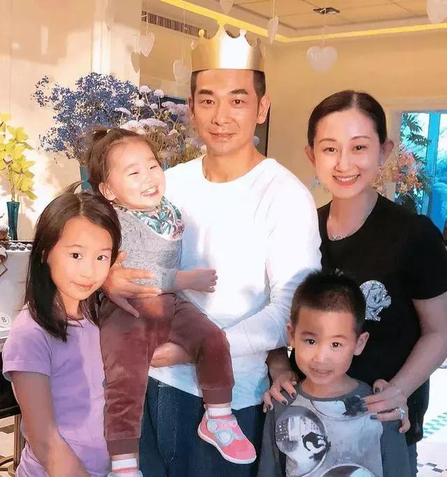 曾被誉为李连杰接班人,时隔26年再演黄飞鸿,三个儿女颜值高