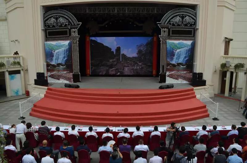 遵义文化亮相上海大世界"百年舞台"