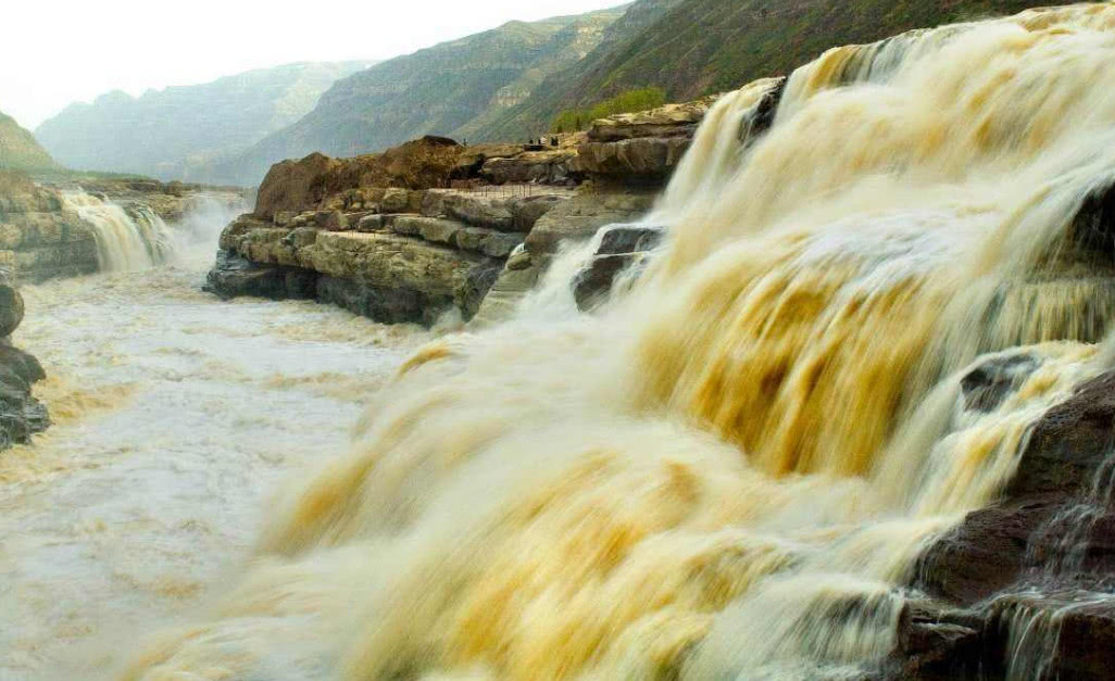 到了西汉时,由于黄河的含土沙量越来越多,河水越来越黄,所以人们慢慢