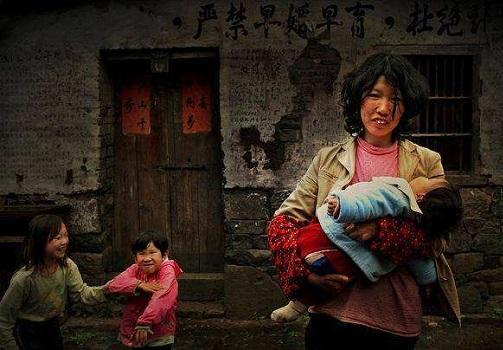 在农村,你见过重男轻女是怎样的?网友:儿子吃鸡腿,女儿饿肚子