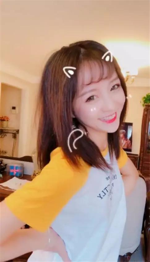 莉哥直播被骂哭,承认要价1400是自己的错,网友:戏精的诞生!