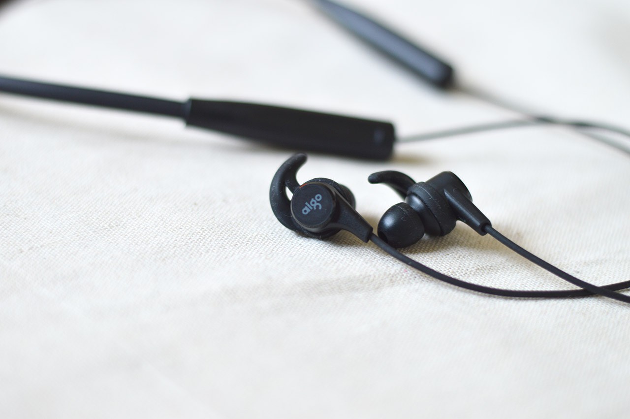 带振动的蓝牙音乐耳机,爱国者w06开箱轻体验__财经头条