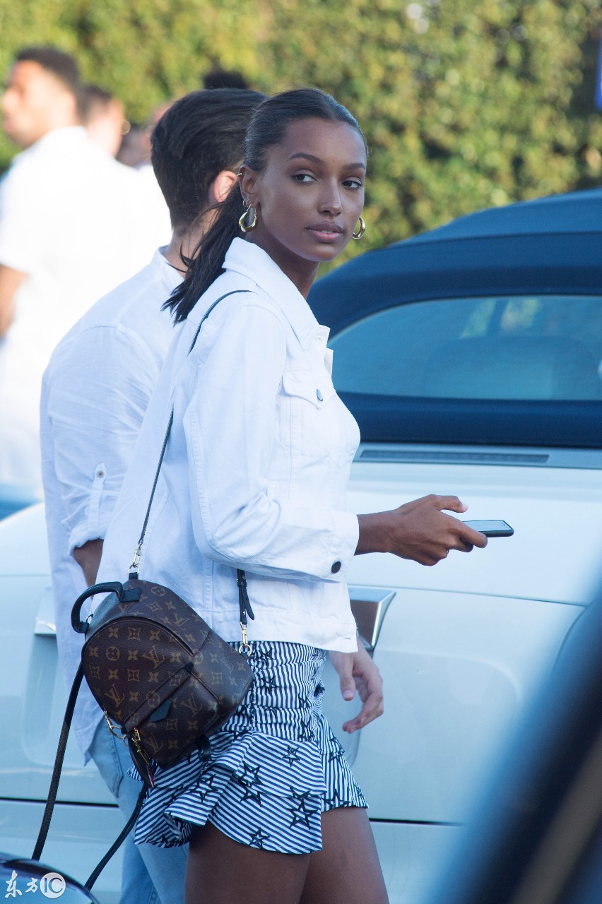 维密超模jasmine携男友外出被拍,这个"黑珍珠"有点美