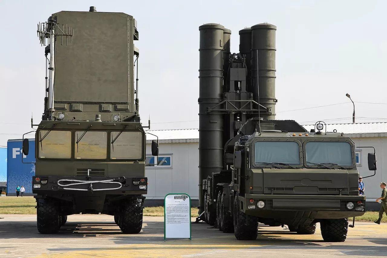 中国也曾推销过更先进的红旗17机动防空导弹,但是巴基斯坦并没有购买
