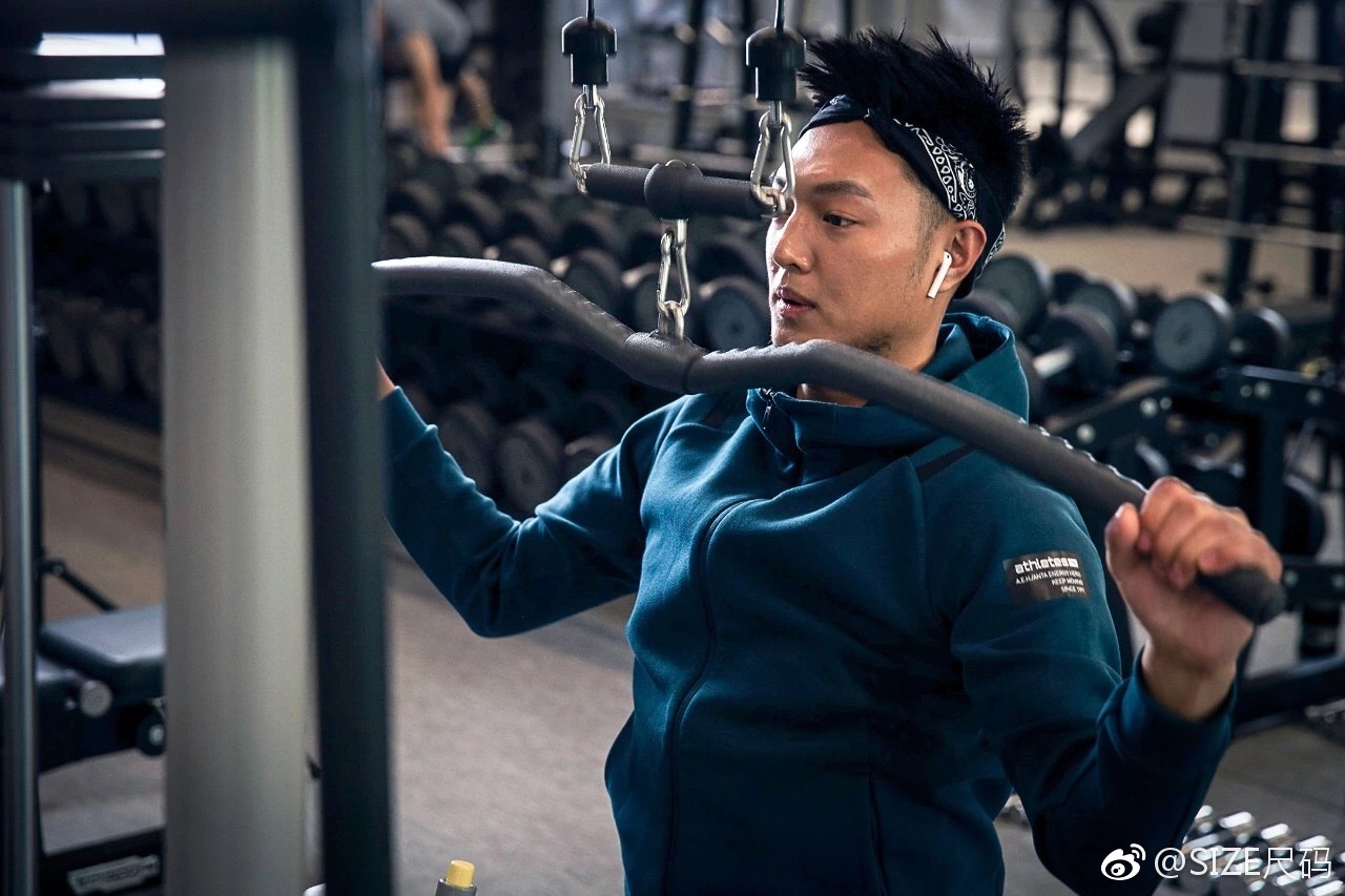 在这个冬季,安踏为你准备的aeh系列已弹响冬日"练"歌