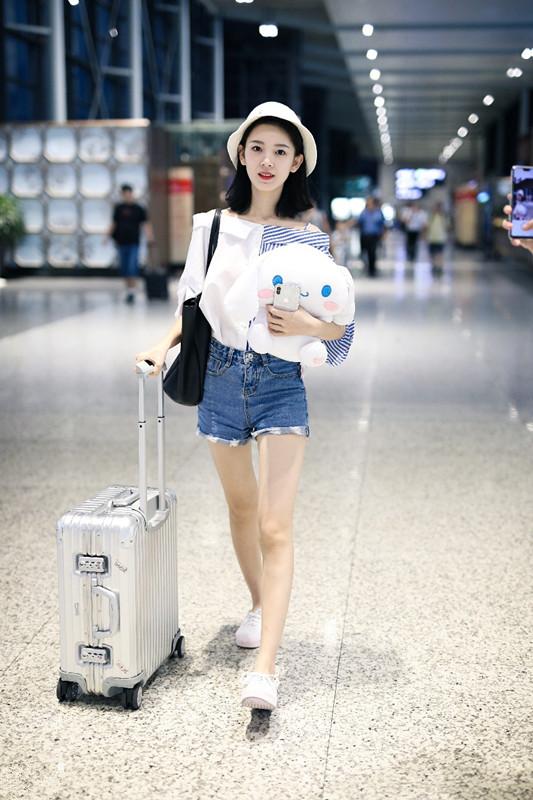 陈瑶到底有多瘦这么窄的短裤也穿得下网友96斤我信了