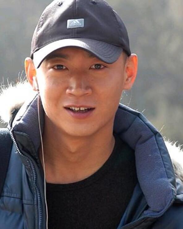 他10岁就成为了国家运动员,因出演男二大红,如今却成了一名教练