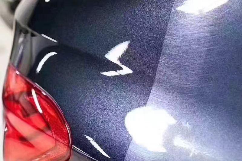 如果是深色车贴了更好,有划痕自动修复功能不用再担心洗车太阳纹和小