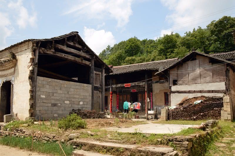 大山中200年老宅 曾经规模宏伟 如今残败不堪|刘家大院|院落|四合院
