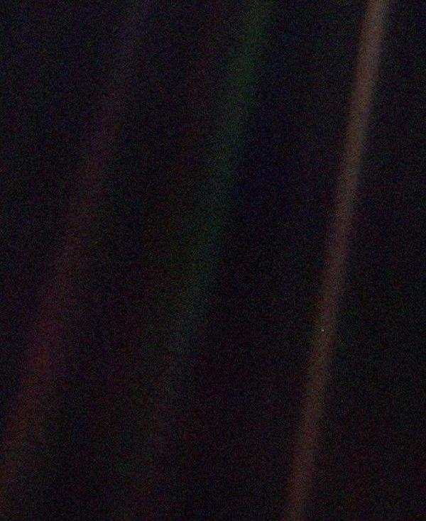 14亿千米外回望地球卡西尼号拍下这张惊人图像