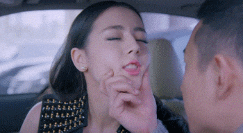 爆笑gif动图看一次笑十次 大哥,不要直瞪瞪的盯着妹子看了