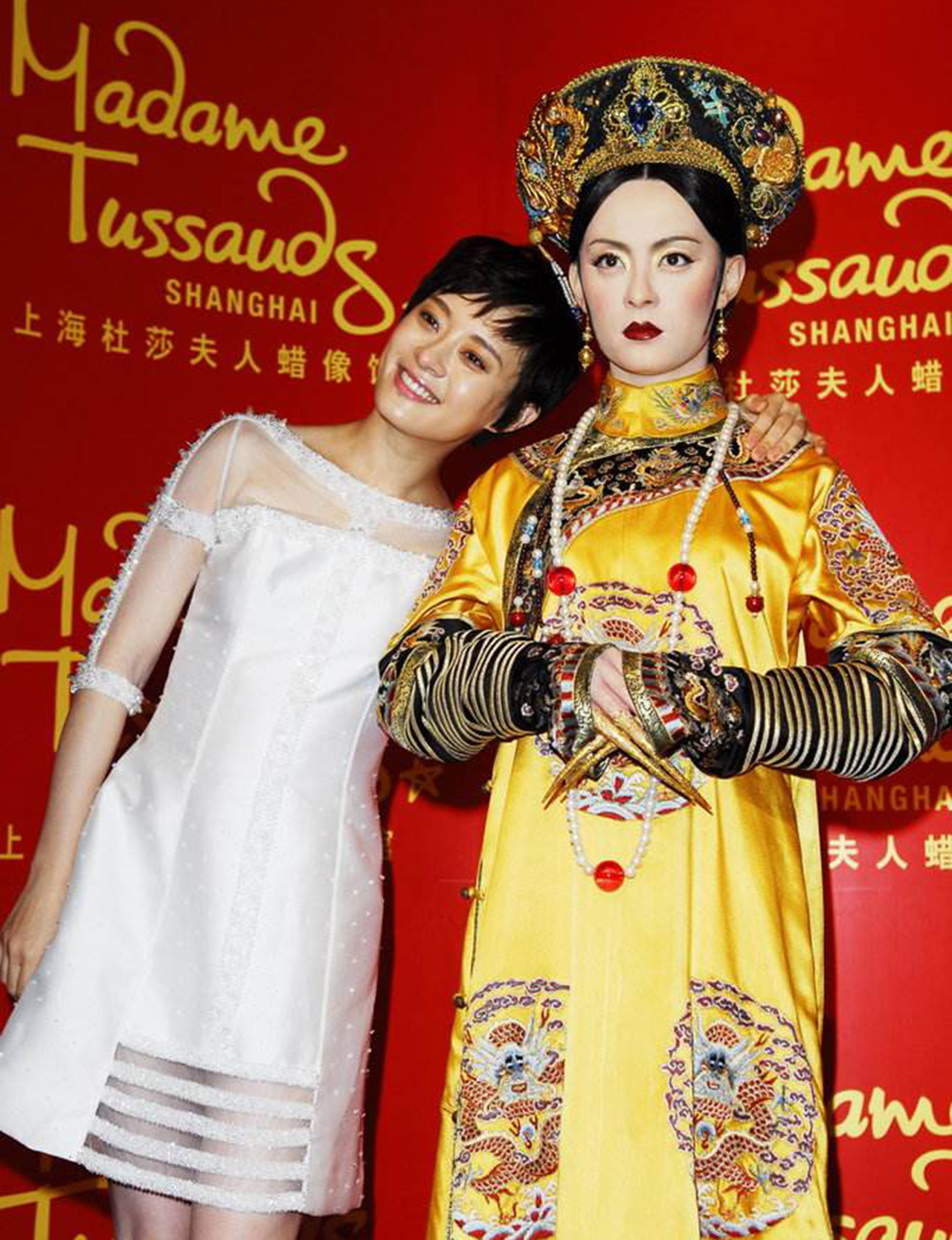 明星们傻傻分不清楚的蜡像,谢娜难分辨,鹿晗僵硬,你能分清吗?