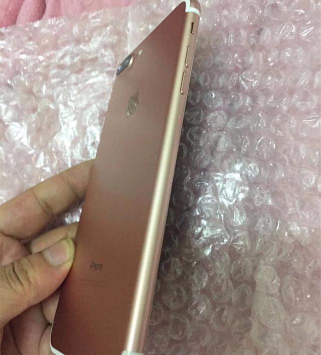 网友贪便宜两千块入手充新成色iphone 7p,到手之后他哭了