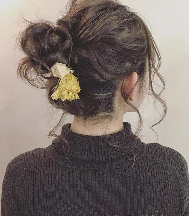 休闲又随意的编发,夏天这样编凉快又清爽