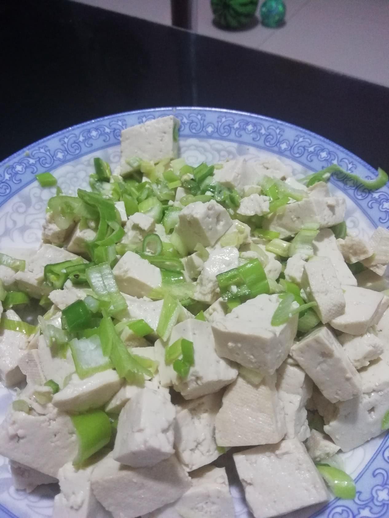 一,小蔥拌豆腐