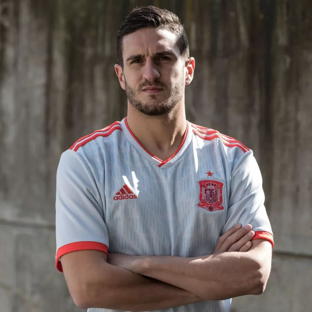 世界杯史上最好看球衣出炉!梅西、厄齐尔试穿