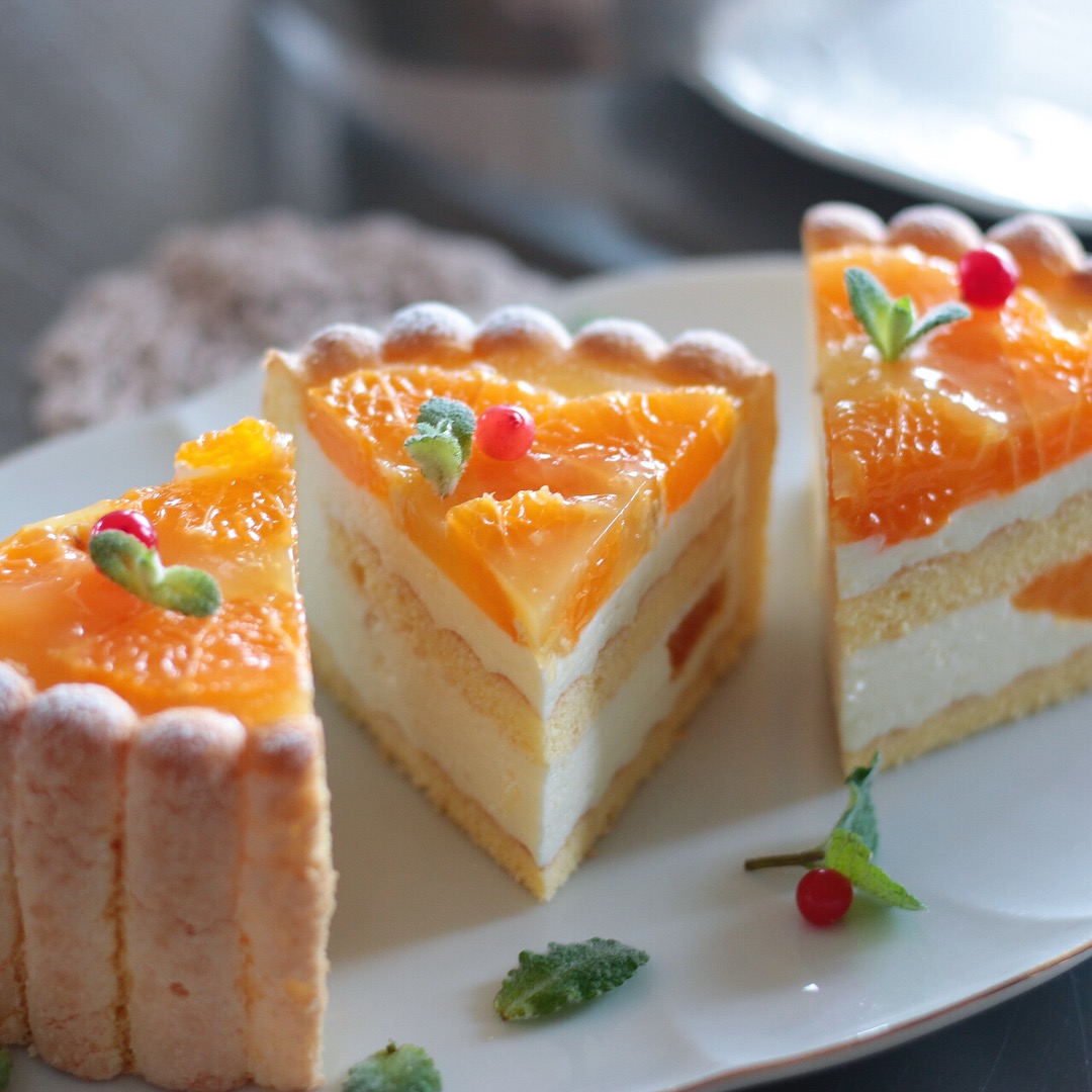 香橙夏洛特蛋糕隔着屏幕都能感受得到水果的味道