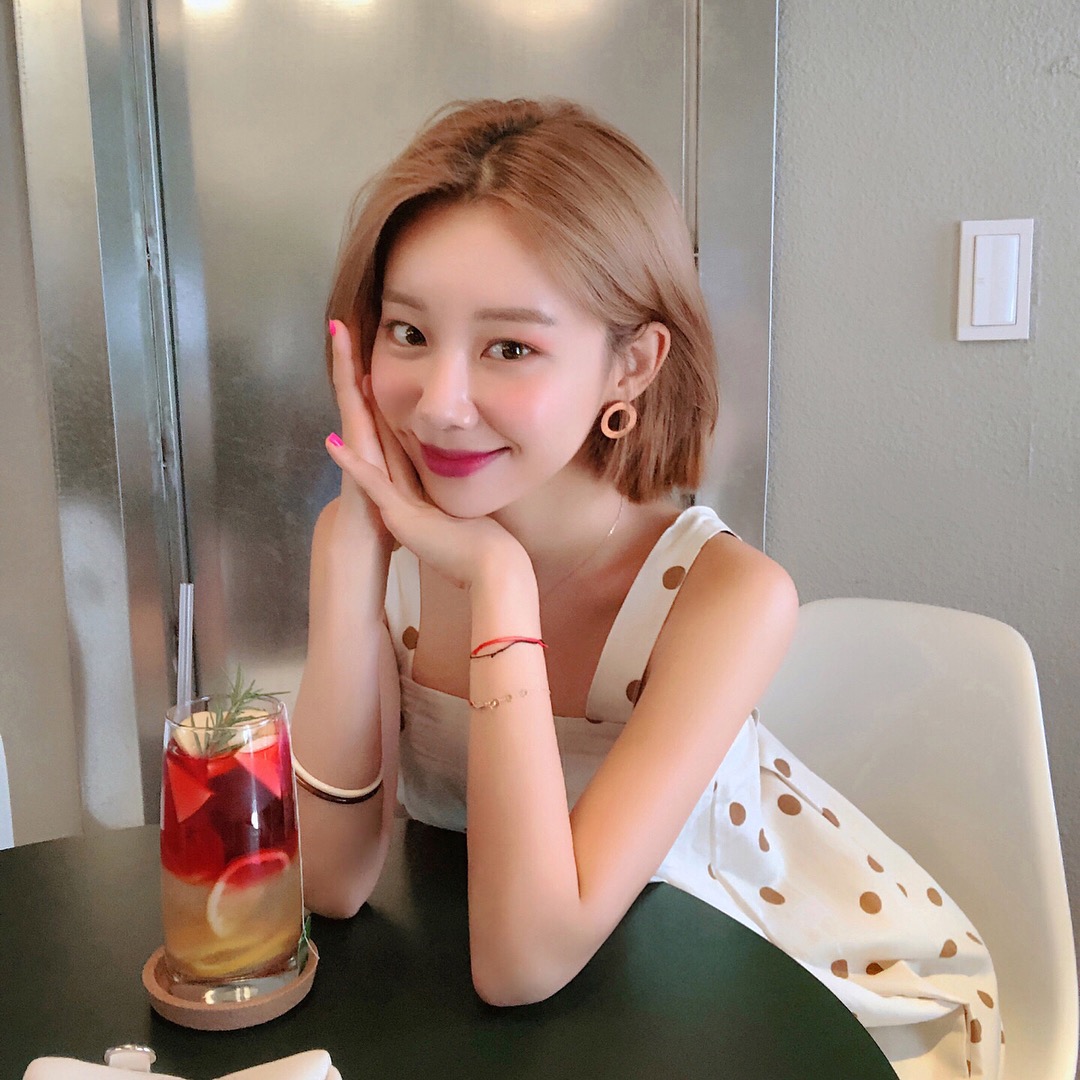 特别爱笑 特别会穿衣的小姐姐了解一下@-vivamoon