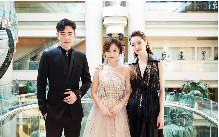 《八月未央》主演罗晋钟楚曦谭松韵亮相红毯 罗晋变瘦脸色憔悴