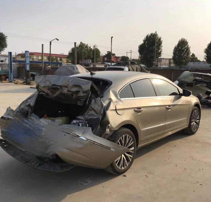 大众cc被货车追尾, 三厢变两厢, 车主想报废, 保险公司: 不可能