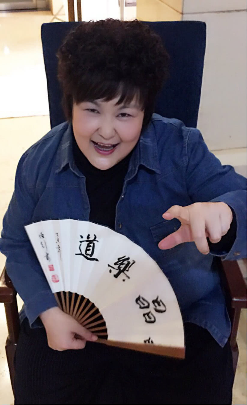 不过谢晶晶的出名方式也是最特别的-红的原因千奇百怪以丑爆红.