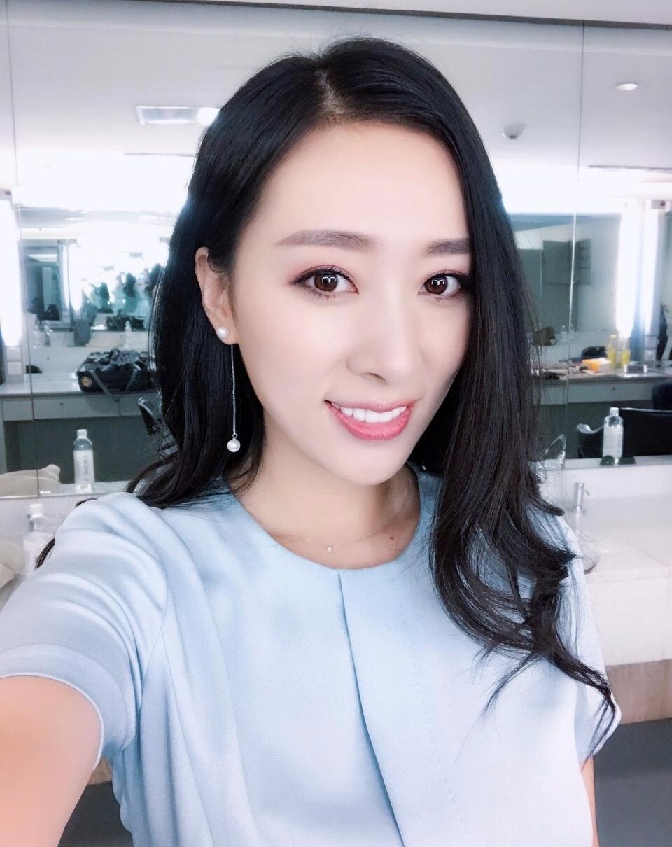 演员潘馨的生活照甜笑迷人吸引到你了吗