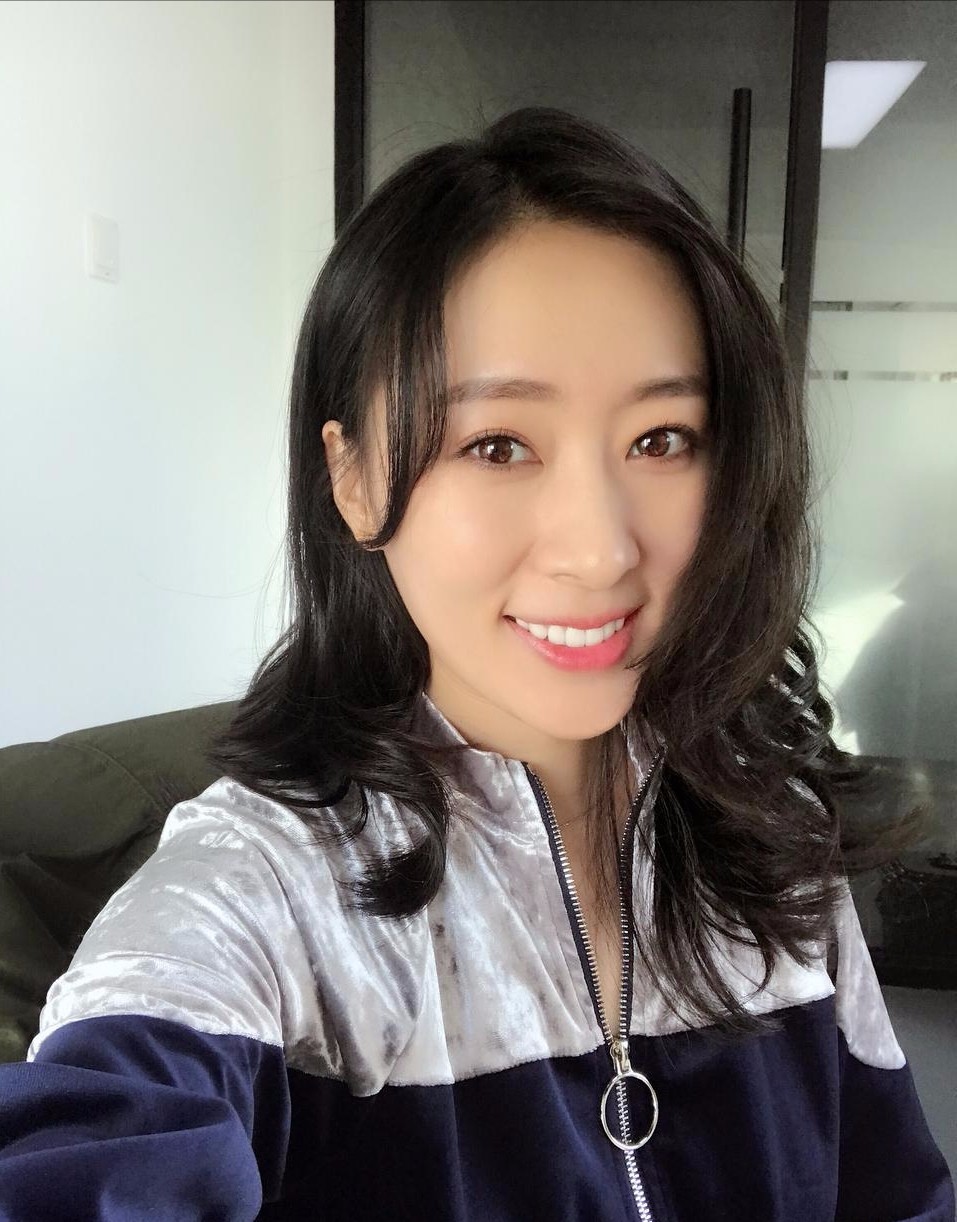 演员潘馨的生活照甜笑迷人吸引到你了吗