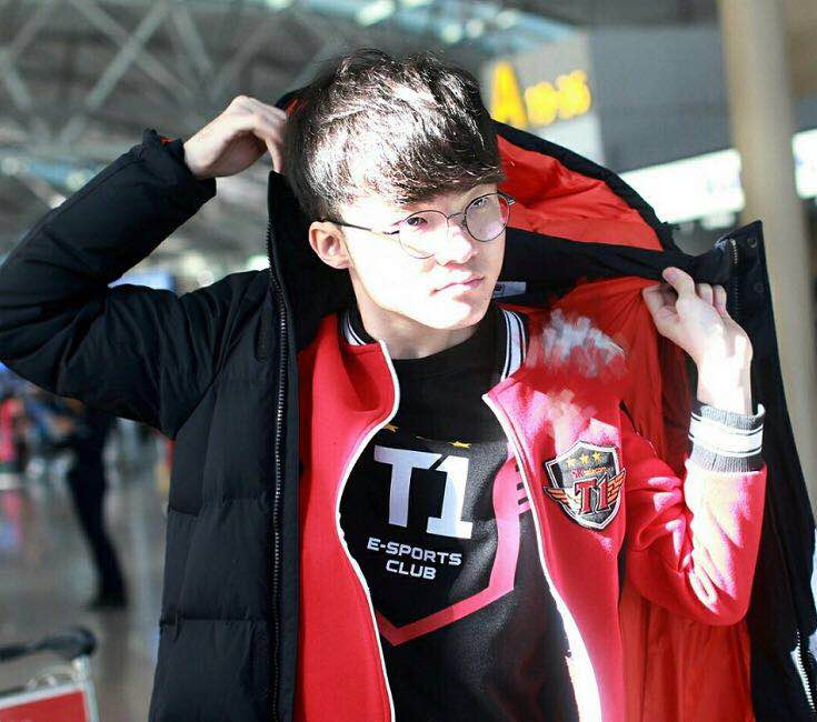 用faker替换uzi,lol官方账号更换头像,网友:李哥还是李哥