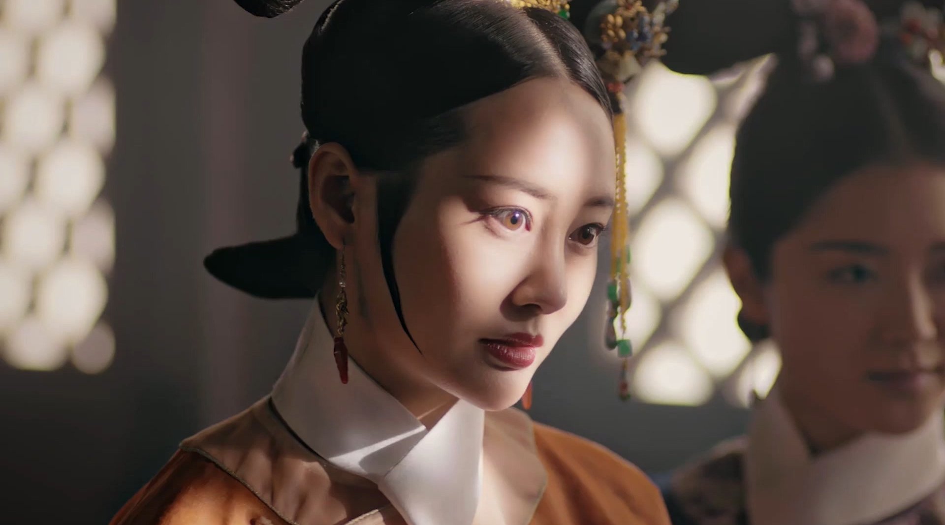 如懿传:魏嬿婉被封皇贵妃,勒死进忠的时候眼神太狠了,春婵心惊