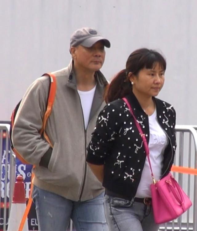 66岁被曝"偷吃"网红,小30岁娇妻似大妈