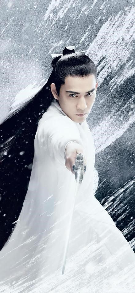 今年已经37岁的周渝民演起古装偶像剧依旧气质出尘,但也有很多网友