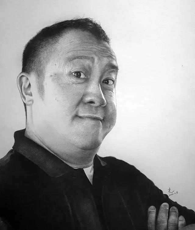 曾志伟 ■每幅画就像胶片照片一样他每幅画都要画上几十或者上百个