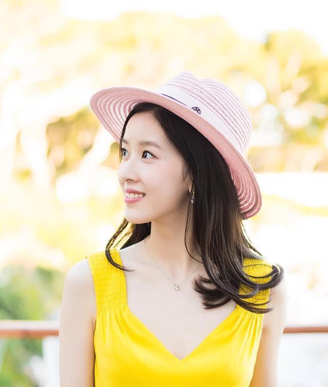 奶茶妹妹章泽天深夜晒照, 低胸深v, 让网友看了大呼受不了