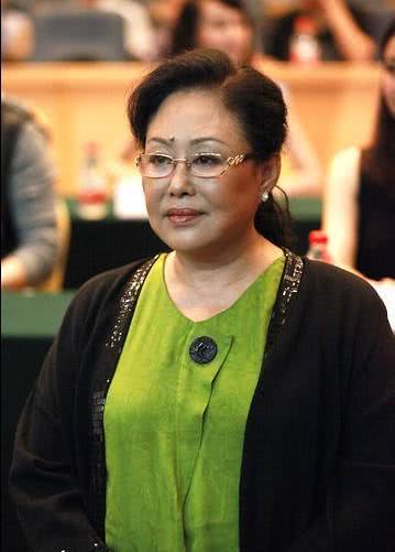 出身军人家庭,为拍戏打掉腹中胎儿,如今68岁轮椅代步!