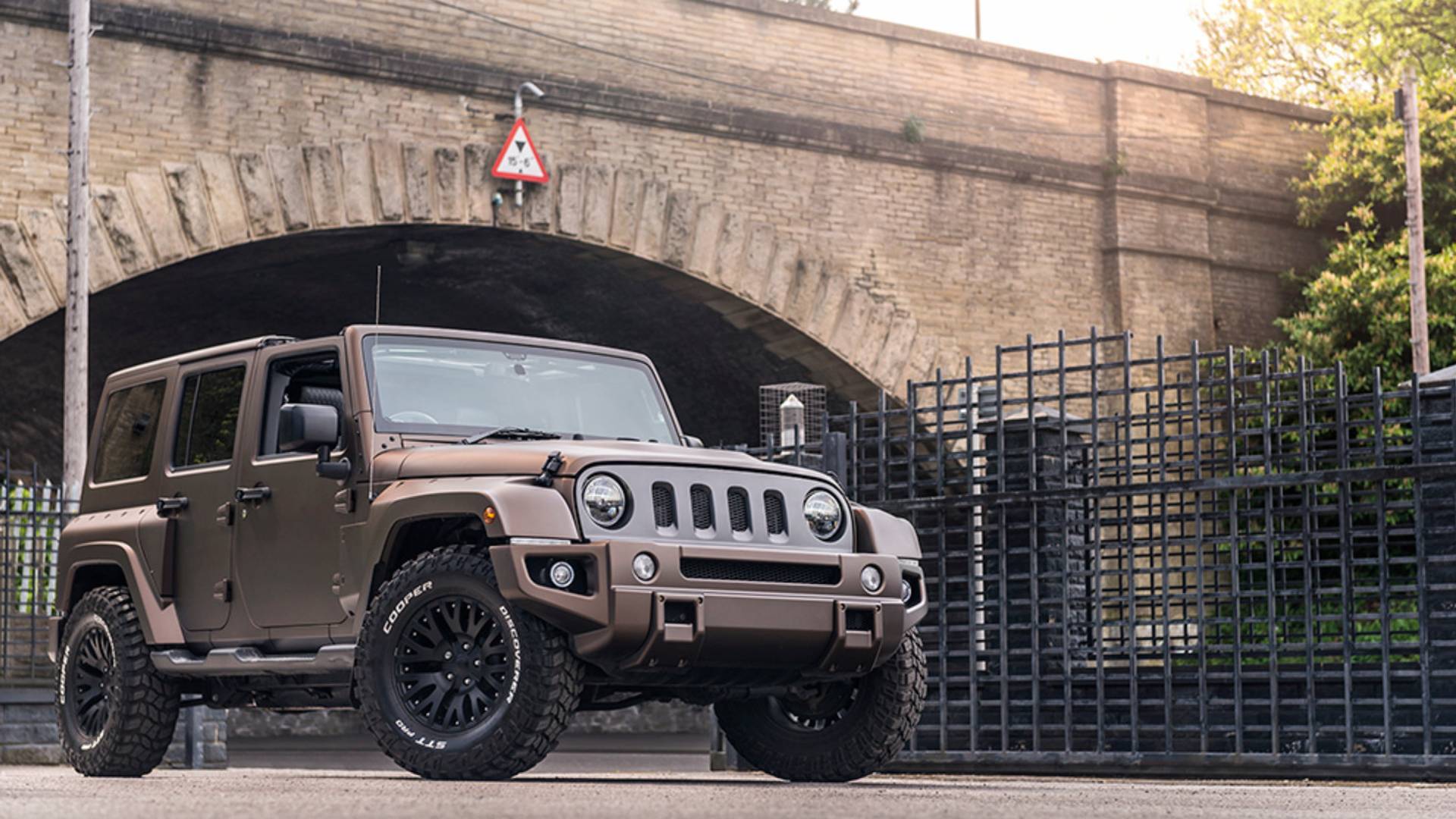 由国外改装厂改装的jeep牧马人特别版