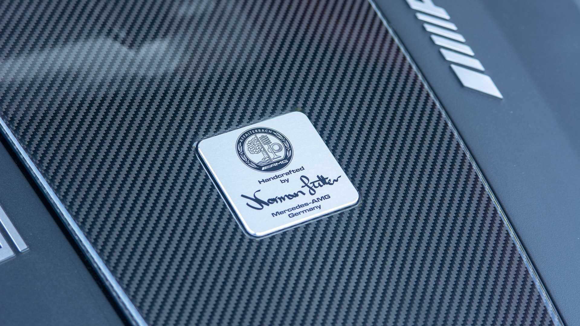 用操控角逐911amg跑车性能偏科明显车载系统成gtr顽疾