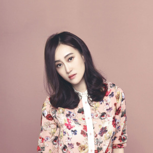 当晚被警方带走的,除满文军夫妇外,还有女歌手王冰洋等人,王冰洋被