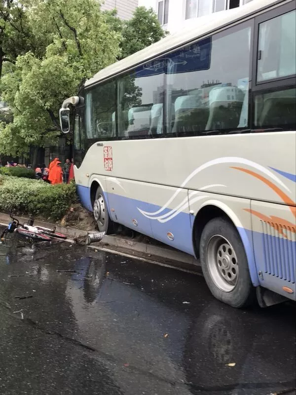 痛心!今天扬州发生三起事故,两人死亡,多人受伤!