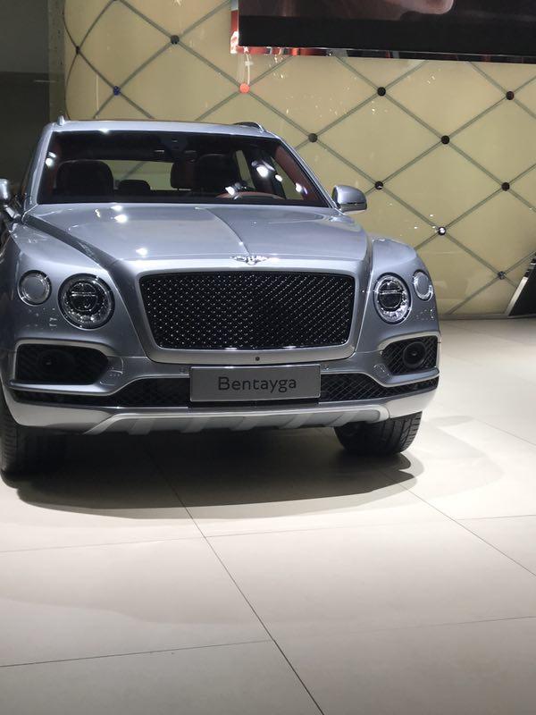 全新宾利添越v8汽油版详细实拍图