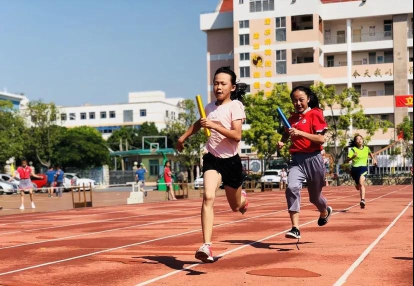 快乐运动争当新时代小健将厦门侨英小学举行2018年秋季运动会