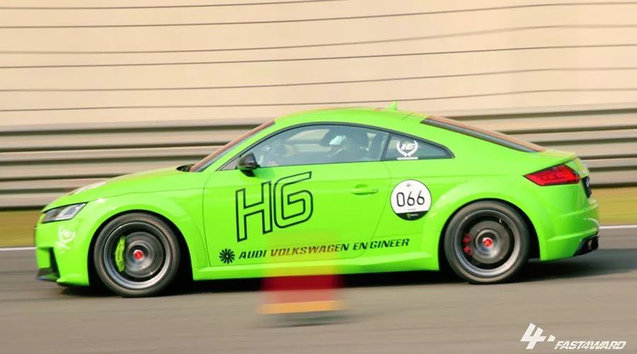 车手:杨永杰(上图)车型:奥迪tt rs最佳成绩:10.