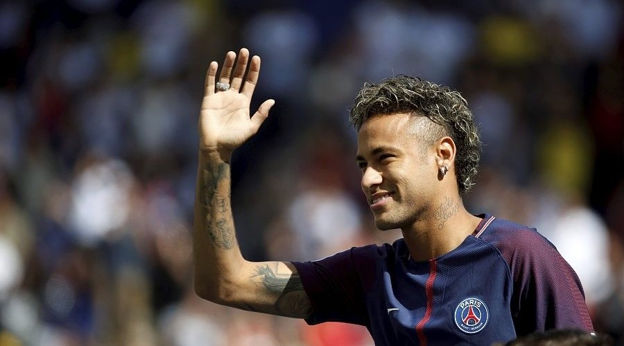 【内马尔发型变化史】这些年的内马尔,堪称tony老师vip,子弹头,麻花.