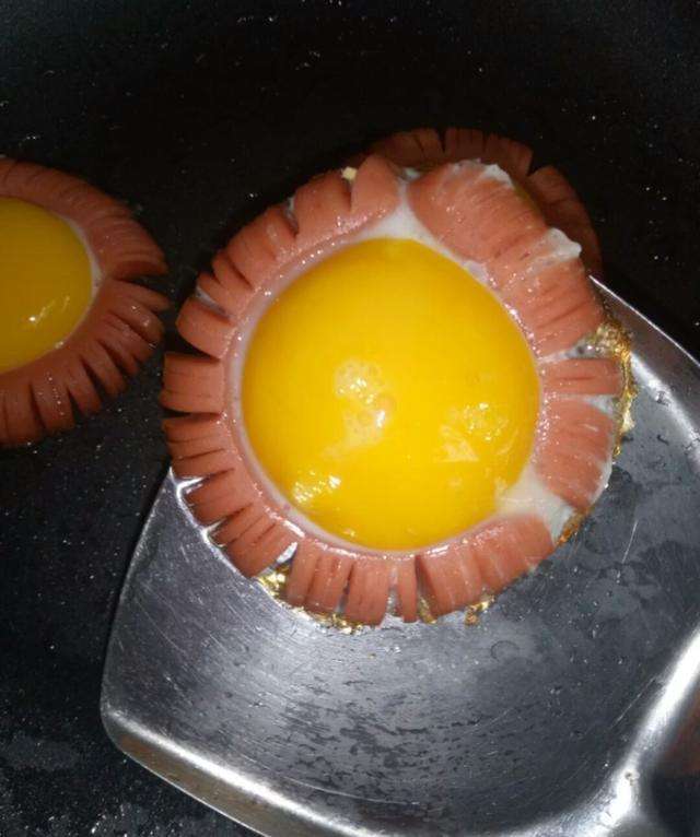 一根火腿肠两个鸡蛋图片