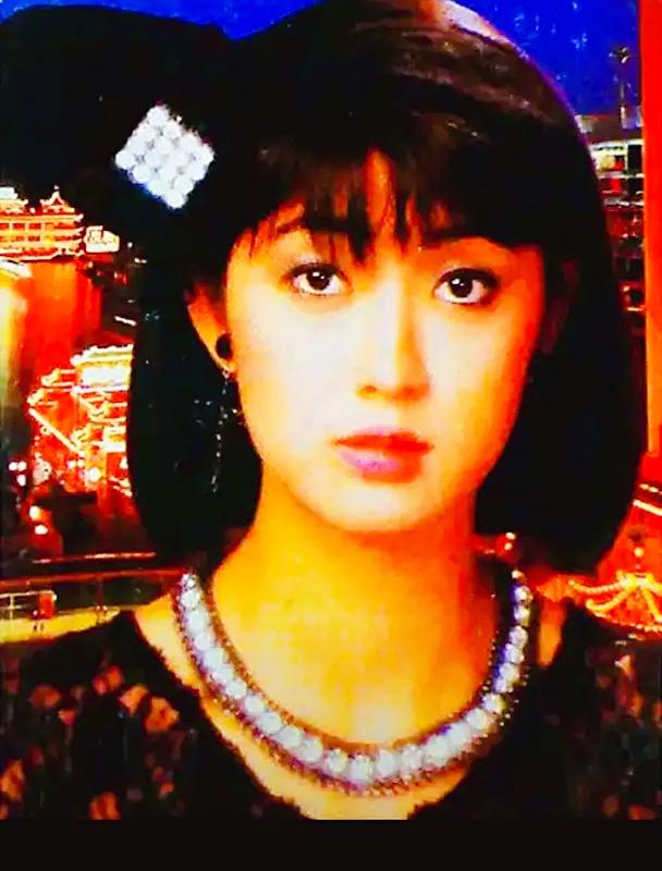 她还有一个如诗一般的名字,她就是曾经的"玉女明星"倪诗蓓.