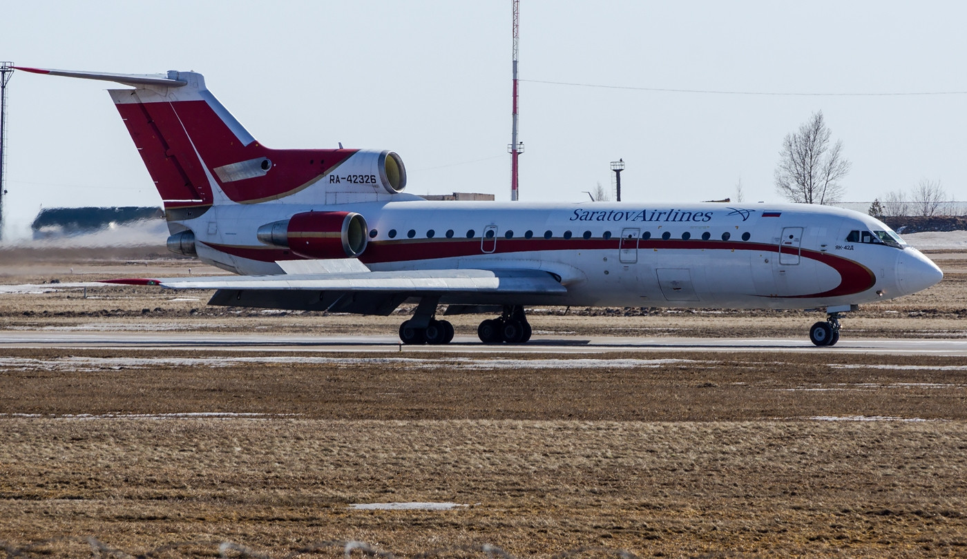 雅克40改进型苏联俄罗斯雅克42型轻型支线客机三发动机