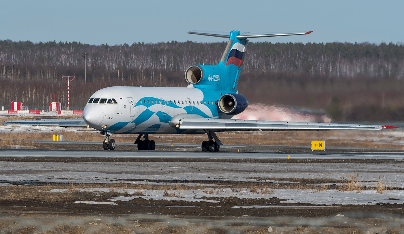 雅克40改进型苏联俄罗斯雅克42型轻型支线客机三发动机