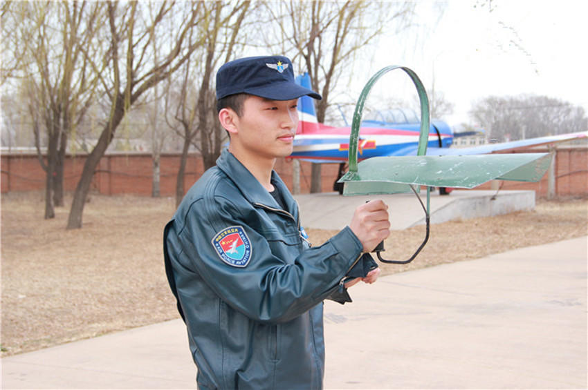 中国空军飞行服上能够佩戴军衔吗？|飞行服|军衔|飞行员_新浪新闻