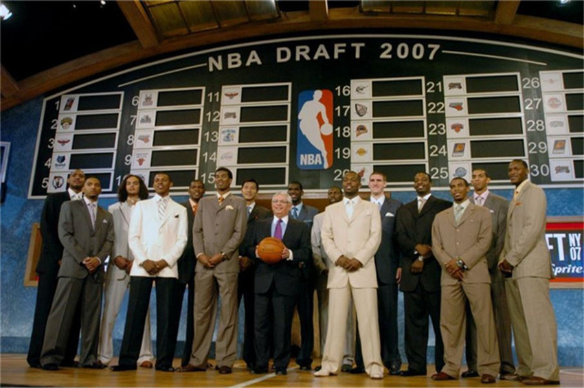 NBA2007年选秀都有谁，排名如何，易建联居然是第六