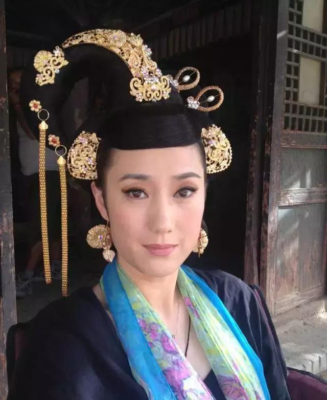 2010年,她又在电视剧《神探狄仁杰4》中扮演凤凰一角,被观众所喜爱.