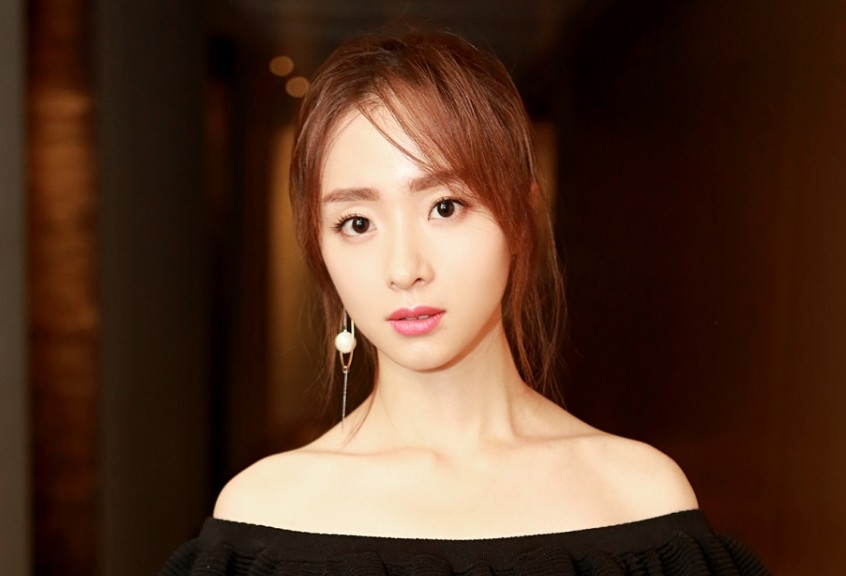 演员胡冰卿小姐个人写真